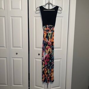 Boohoo sleeveless dress size 2 black w multi floral on bottom